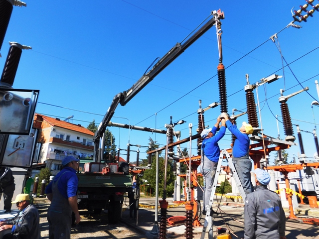Работна посета на ТС „Струмица 2“, се менуваат најстарите прекинувачи во преносната мрежа