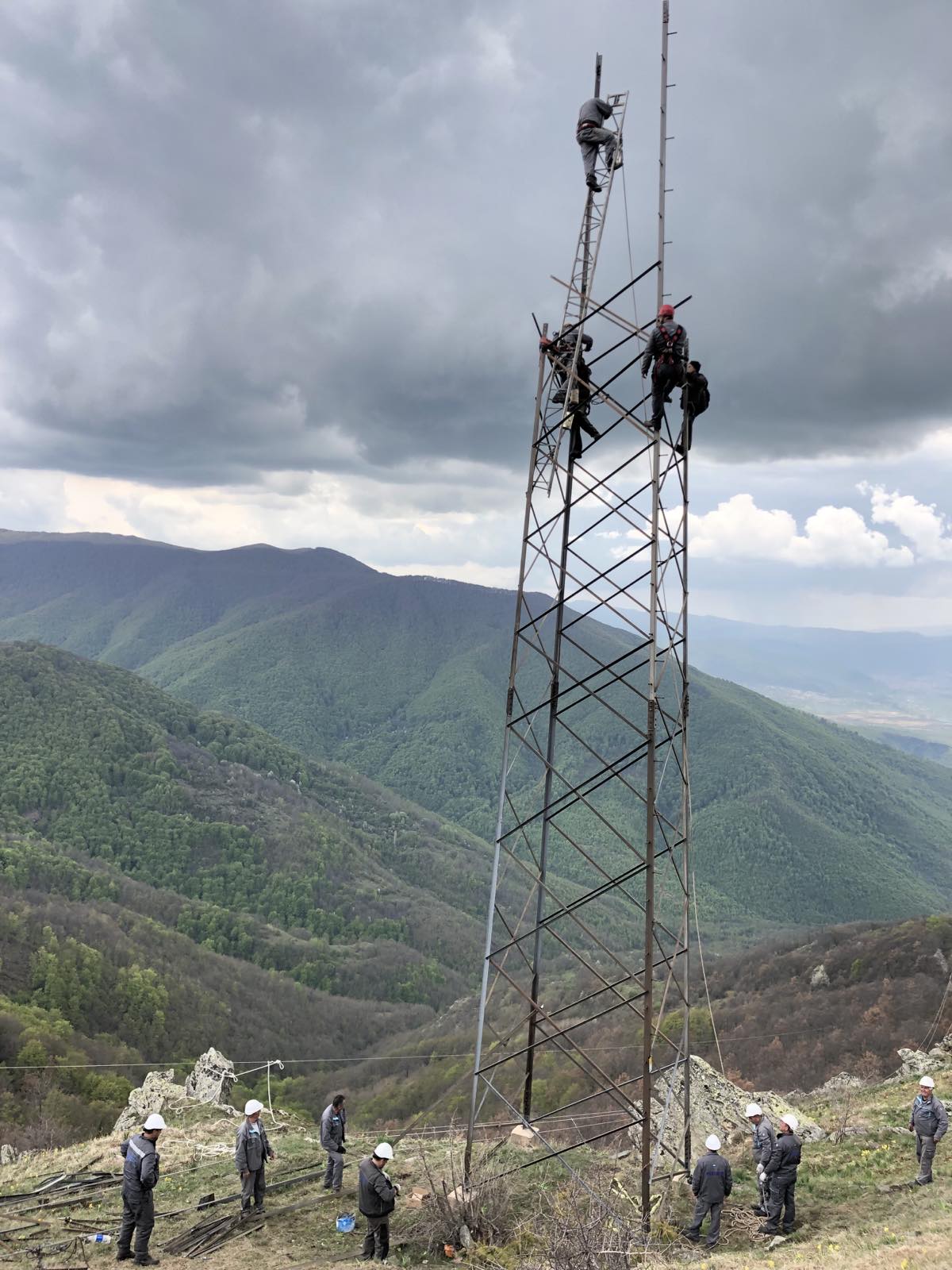 Саниран е хаварисаниот столб  на 110  kV  ДВ ТС Самоков - ТЕ Осломеј