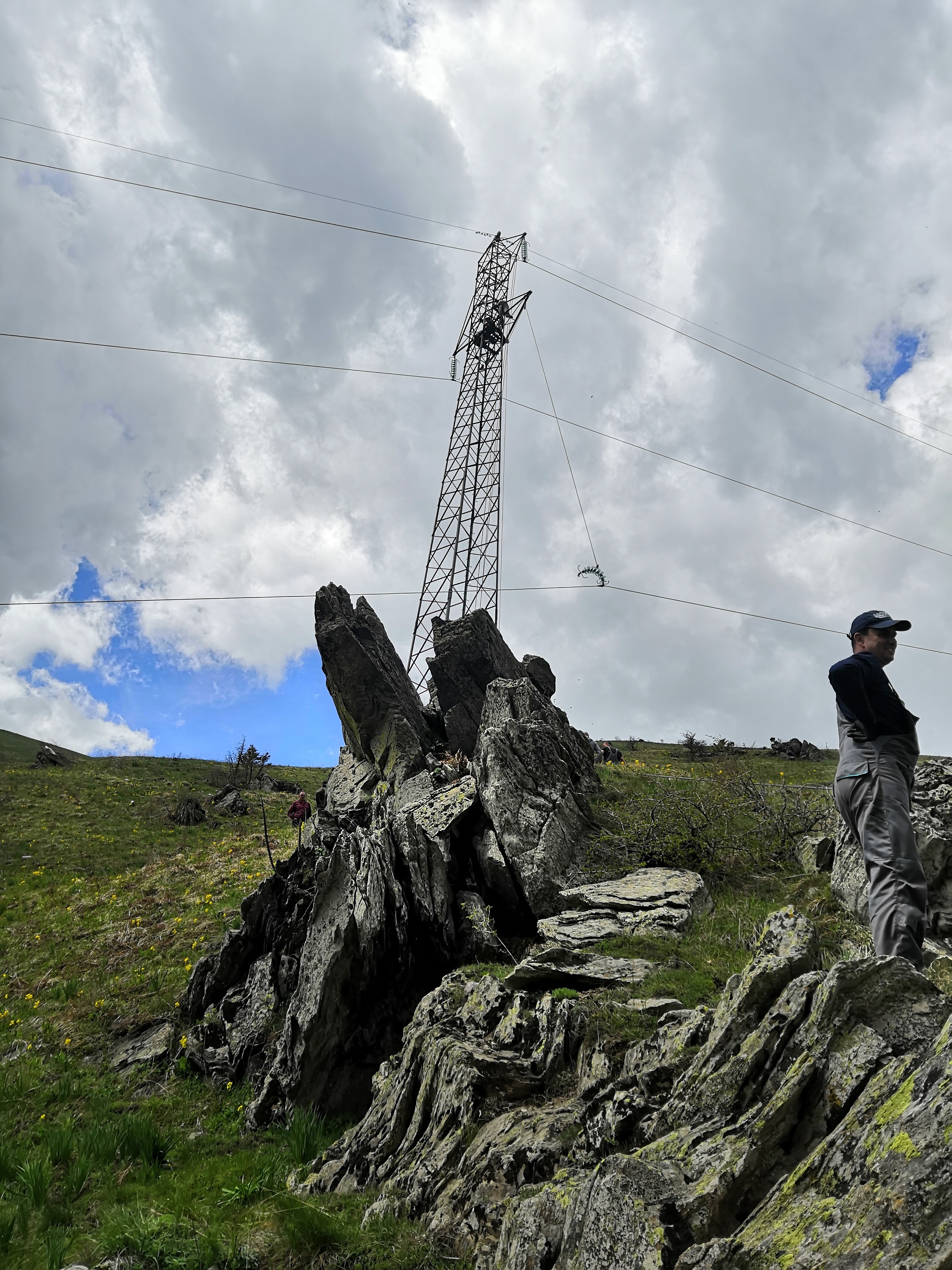 Саниран е хаварисаниот столб  на 110  kV  ДВ ТС Самоков - ТЕ Осломеј